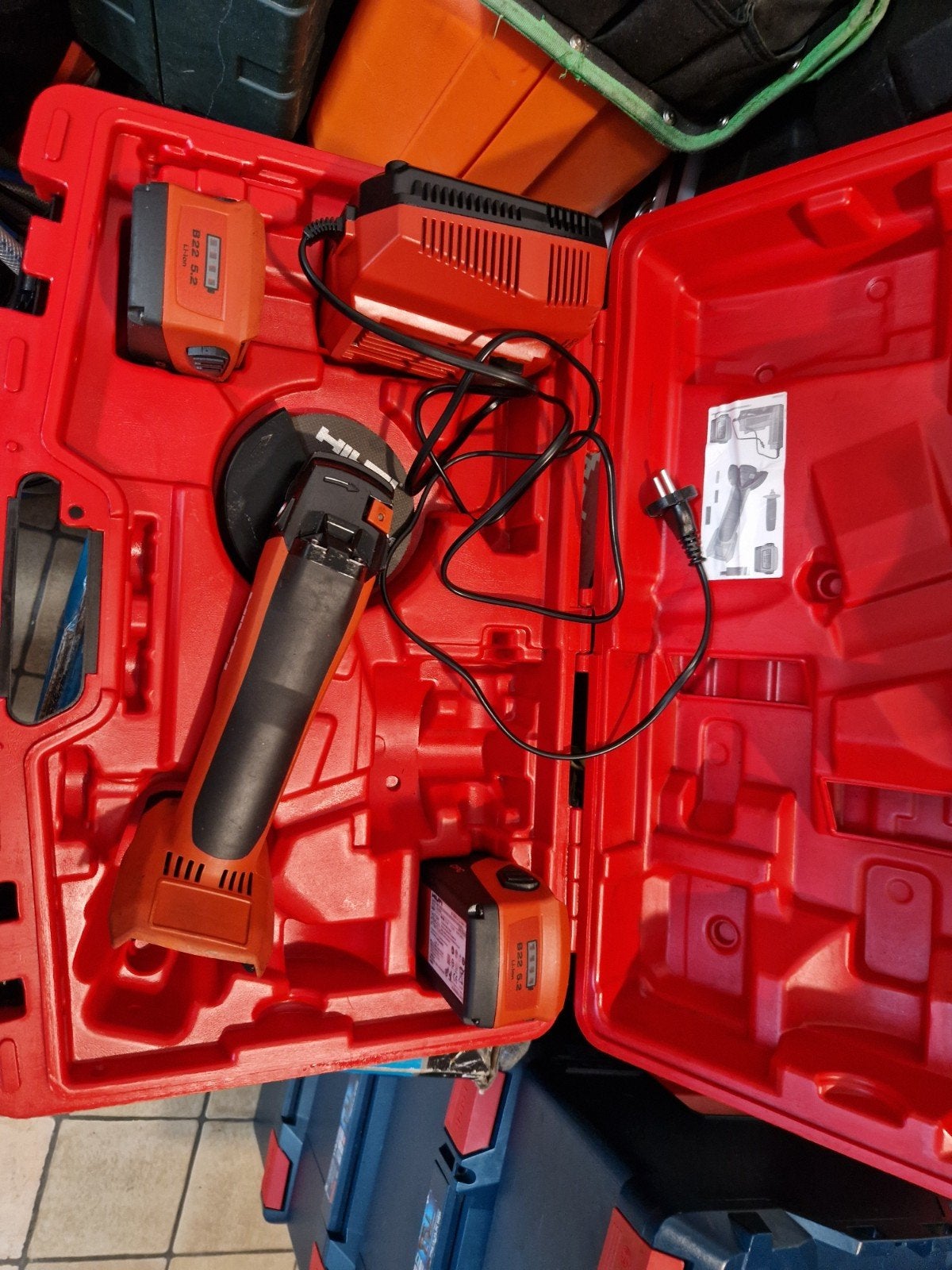Hilti disqueuse + 2X Batterie +Chargeur + Coffre, Bricolage & Construction, 1200 watts ou plus, 70 mm ou plus, Enlèvement, Autres types