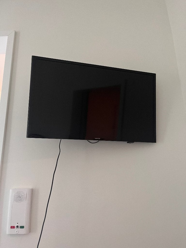 TV met beugel: Samsung UE32J4000AW Zwart, Audio, Tv en Foto, Televisies, Ophalen, LCD, 80 tot 100 cm, Zo goed als nieuw