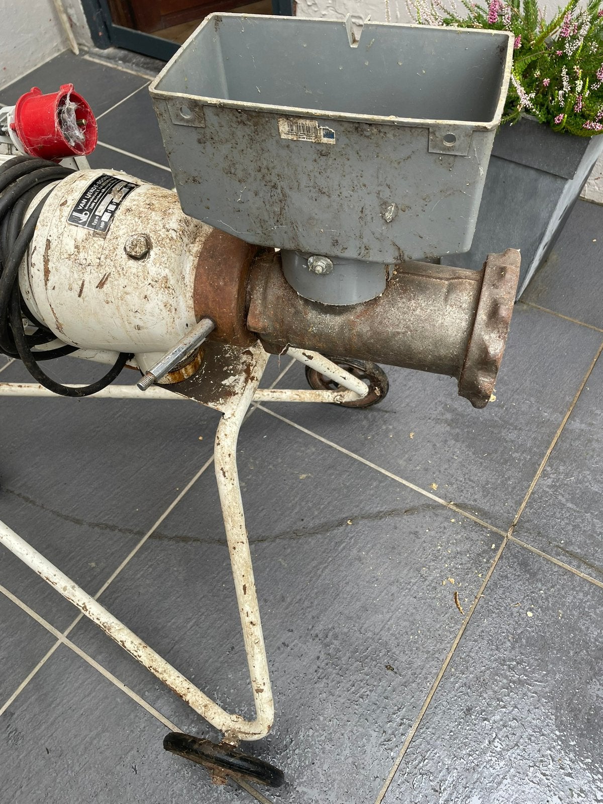 Zwzre vleesmolen.  380 volt, Ophalen, Overige typen