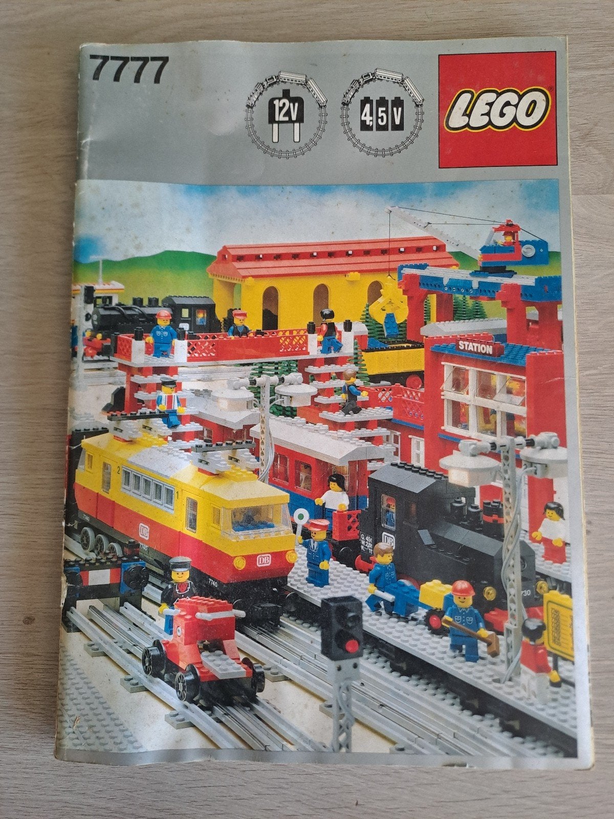 Vintage LEGO Treinen Ideeënboek (setnummer 7777) uit 1981, Enlèvement, Lego