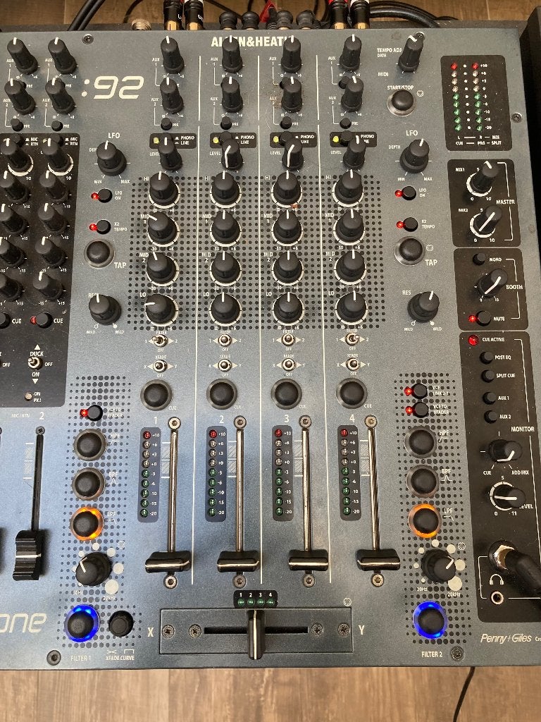 Allen & Heath xone 92, Musique & Instruments, Enlèvement, Comme neuf, 5 à 10 canaux, Entrée micro
