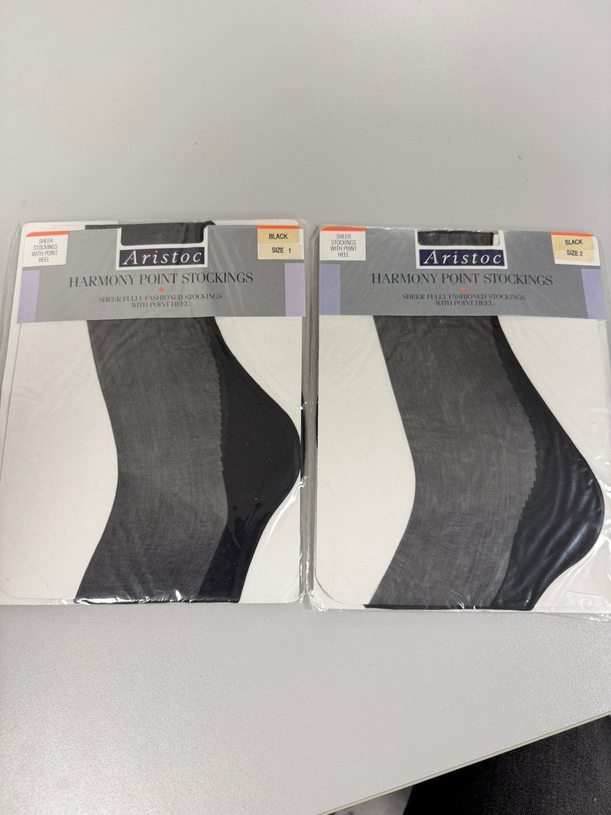 Lot de 2 bas en nylon Aristoc Harmony Point vintage et neufs, Enlèvement ou Envoi, Neuf, Noir