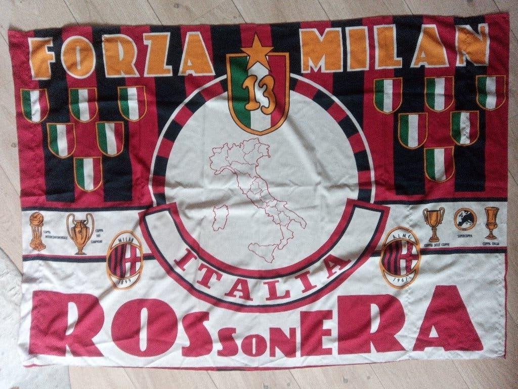 Vintage AC Milan supportersvlag - zijde, Ophalen of Verzenden, Gebruikt, Vaantje of Sjaal