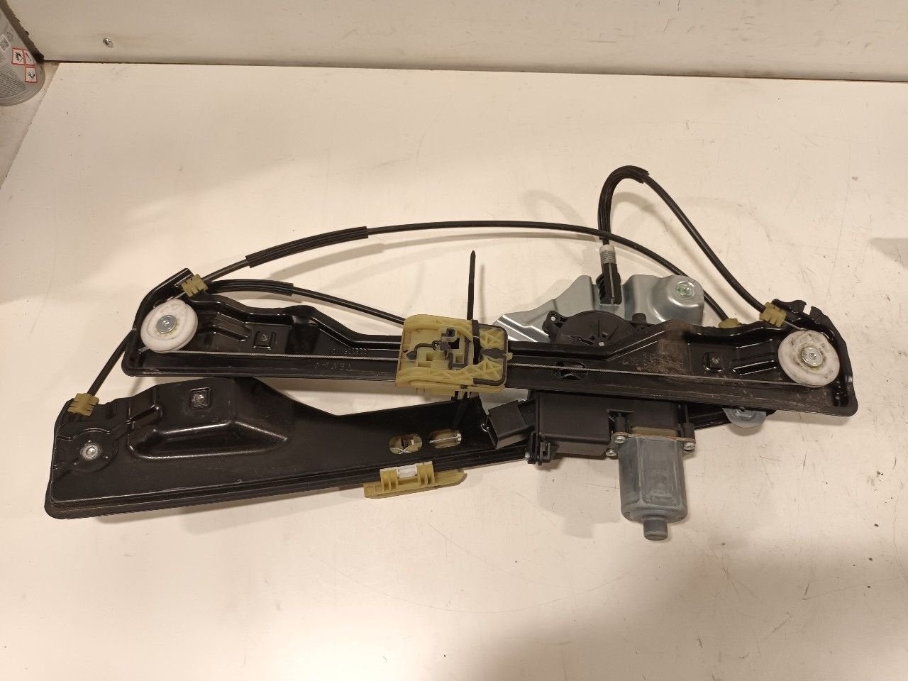 Raammechaniek elektrisch links voor Opel Zafira, Onderdelen@venauto.nl, Van der Ven Autorecycling B.V., Ettenseweg 76, 4706 PB Roosendaal, The Netherlands