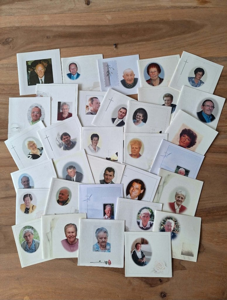 Verzameling bidprentjes met foto voorkant, Ophalen