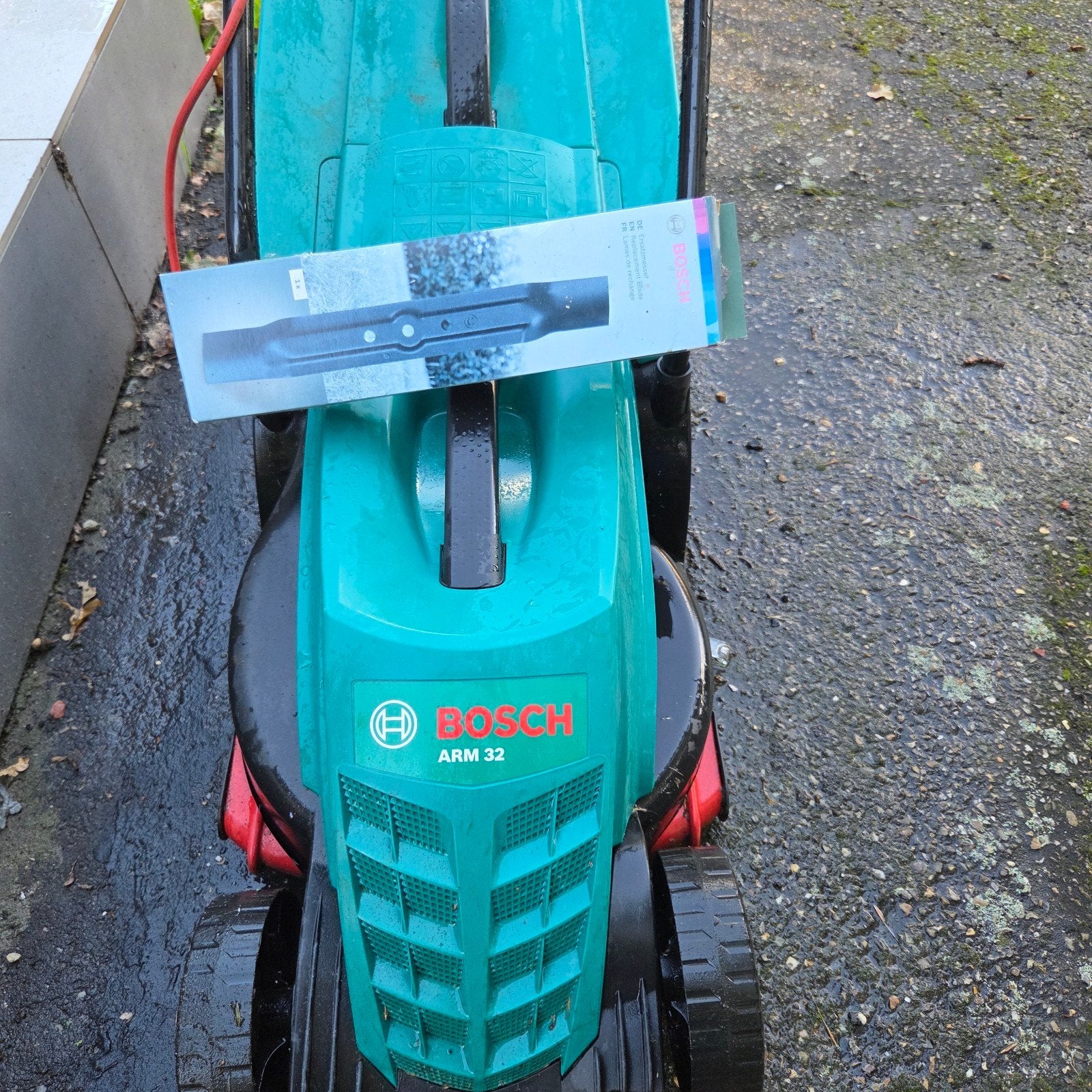 Bras 32 BOSCH 

nouvelle tondeuse à gazon 2 fois, Enlèvement, Bosch