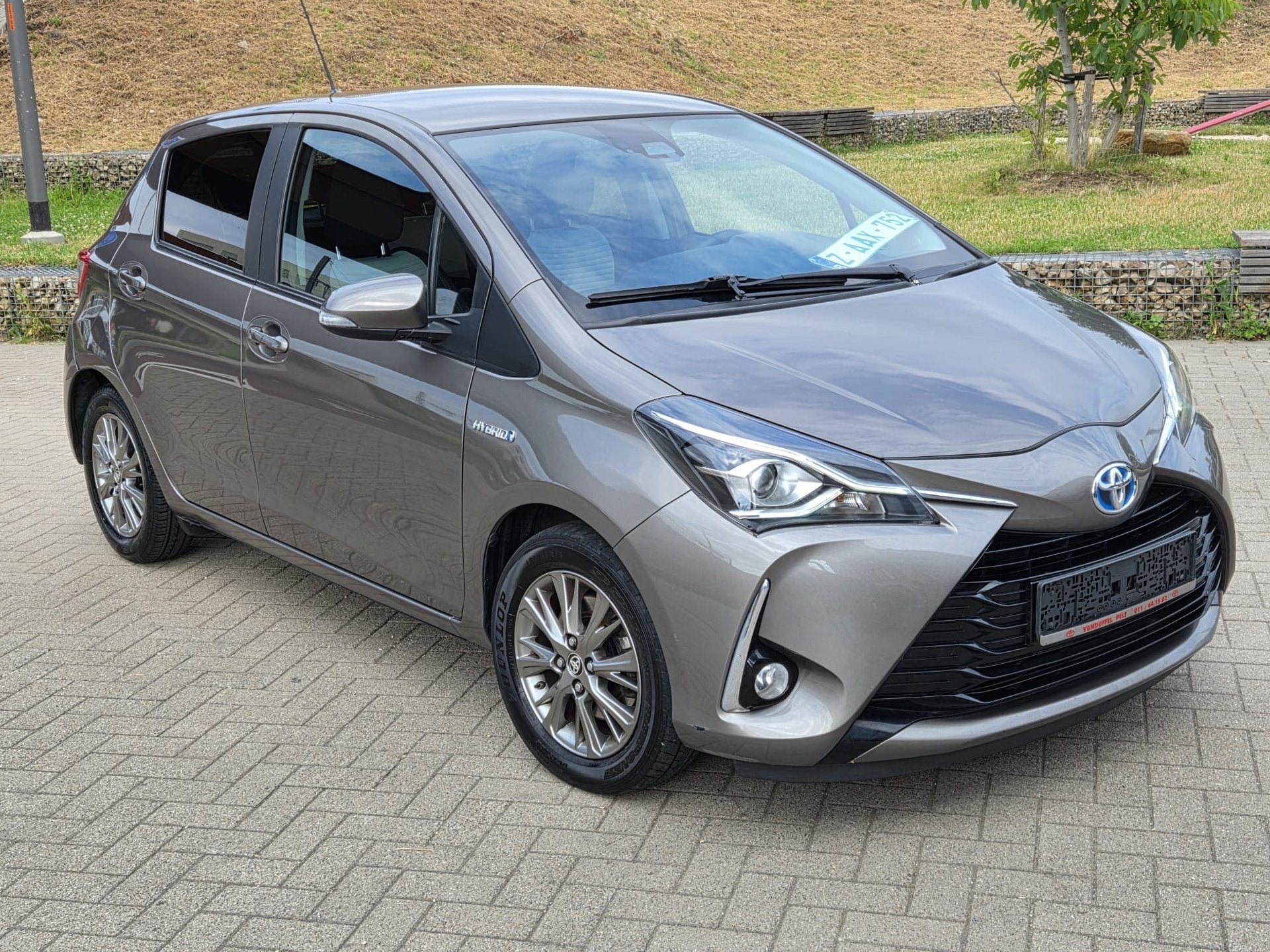 Toyota Yaris | 1.5 benzine hybride | Automaat, Capteur de lumière, Argent ou Gris, Achat, Euro 6