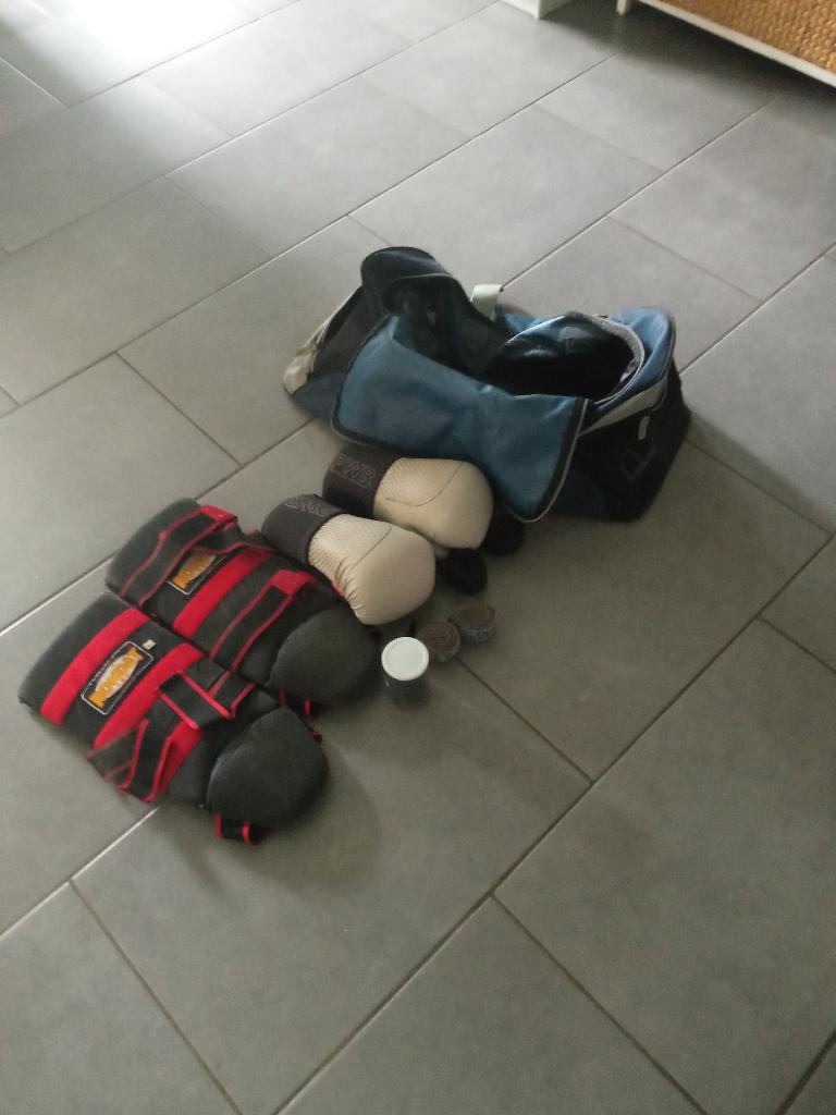 bokshandschoenen + bijbehoren, Ophalen, Zo goed als nieuw