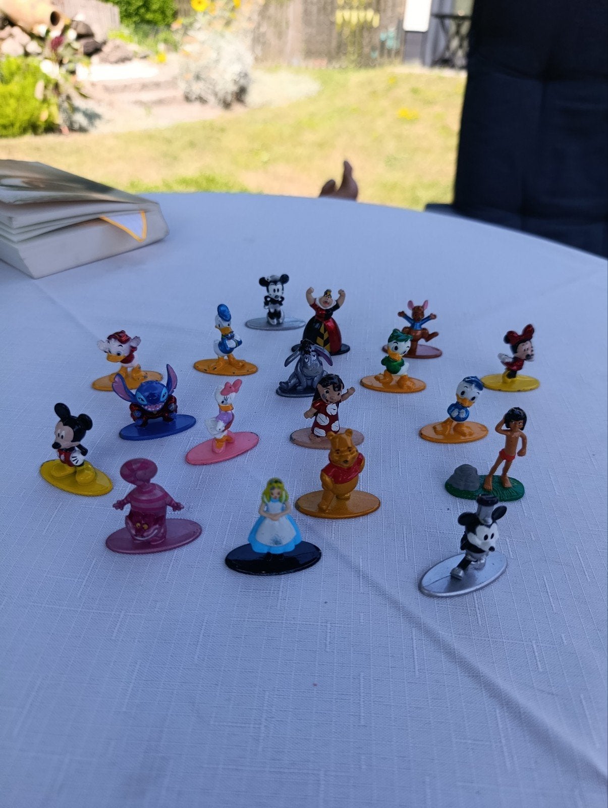 Metalen Disney popjes, Enlèvement