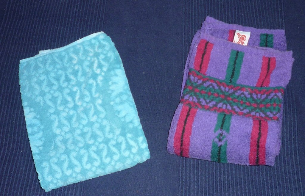 E6. Lot de 2 serviettes de bain Santens – 90  50 cm, Ophalen of Verzenden, Gebruikt, Blauw, Handdoek