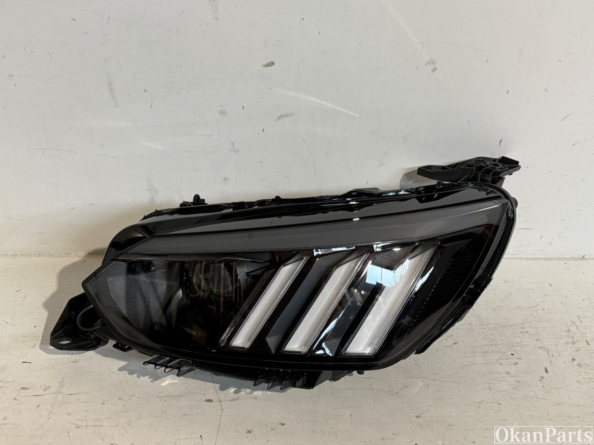 Phare gauche LED Peugeot 208 II 2008 II, Fabrikant BV, Utilisé, Info@fabrikant.eu, Fabrikantstraat 1
1000 AA  Amsterdam, NL