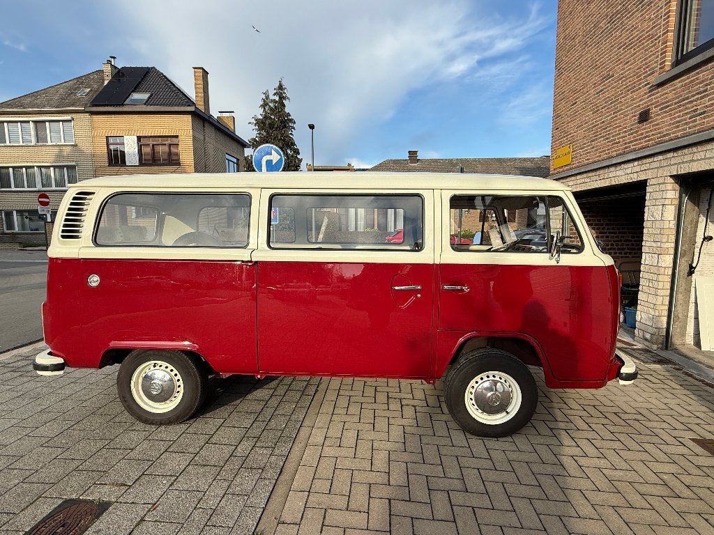VW T2 combi, Auto's, Oldtimers, Particulier, Volkswagen, Benzine, Monovolume, 2 deurs, Handgeschakeld, Rood, Beige, Stof, Achterwielaandrijving