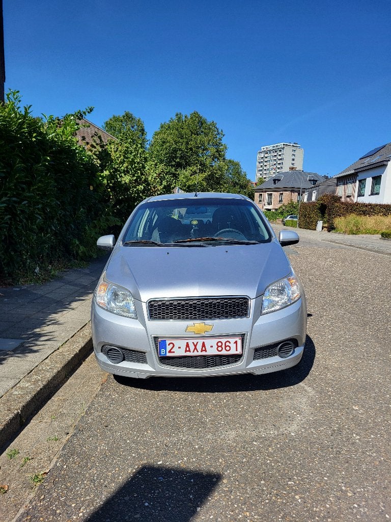 Chevrolet Aveo zilver, Autos, Chevrolet, Argent ou Gris, Achat, Noir, 62 kW