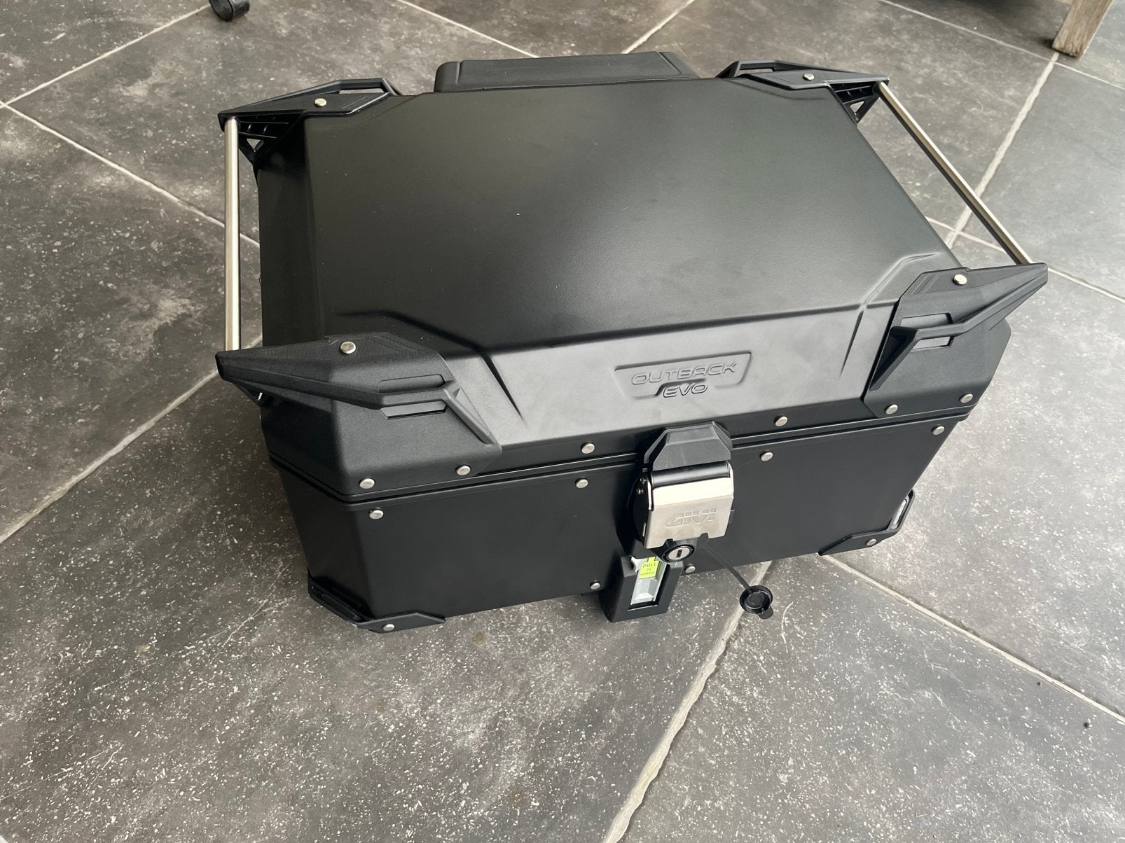 Givi outback evo topkoffer 58l, Motoren, Accessoires | Koffers en Tassen, Ophalen, Zo goed als nieuw