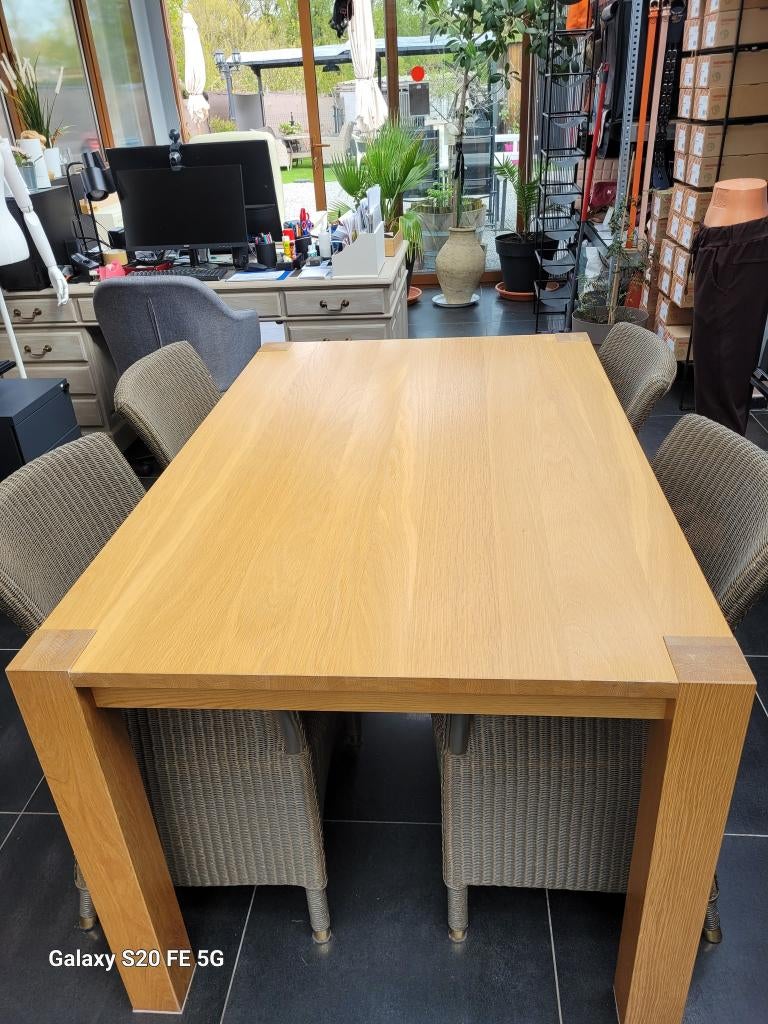 A VENDRE MAGNIFIQUE TABLE MASSIVE, 100 à 150 cm, Quatre personnes, Comme neuf, Enlèvement