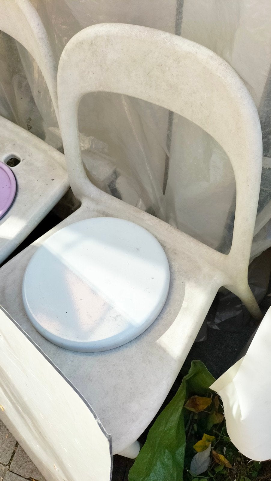 2 superstevige witte stoelen, Ophalen