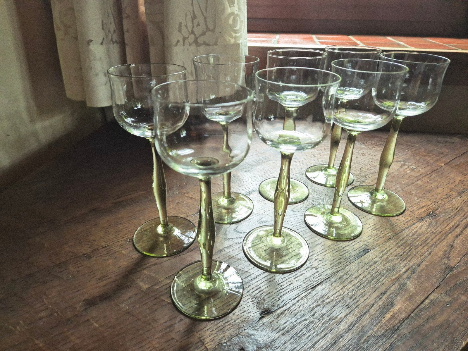 Set 8 antieke wijnglazen Jugendstil – groene voet, Antiek en Kunst, Ophalen, Glas