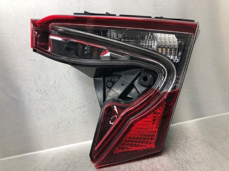 FEU ARRIÈRE DROIT Toyota C-HR (X1,X5) (|81580F4120|), Autos : Pièces & Accessoires, Utilisé, Toyota