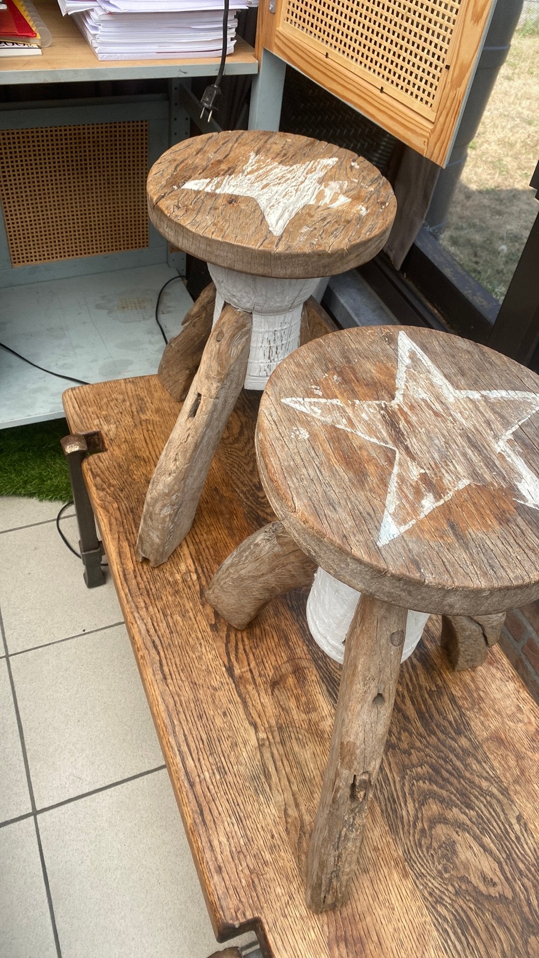 Tables d'appoint ou tabourets robustes, Enlèvement