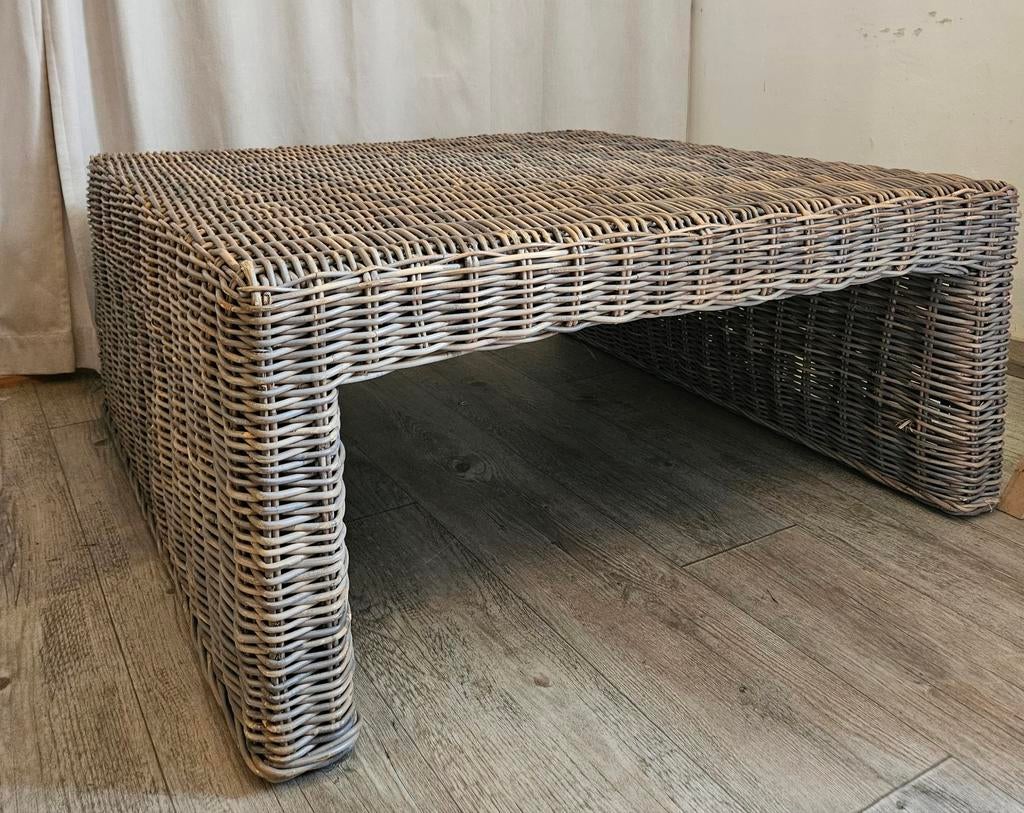 Superbe table de salon 1m/1m en véritable osier tressé, Enlèvement