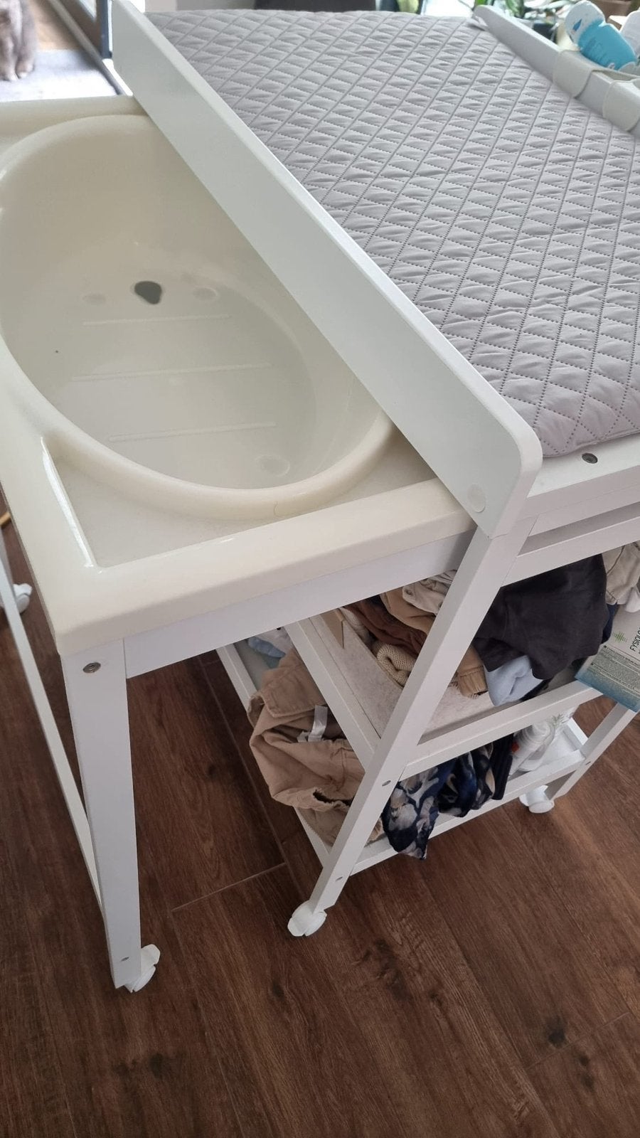 Verschoontafel met bad, vuilbakje en kussentje, Ophalen, Zo goed als nieuw