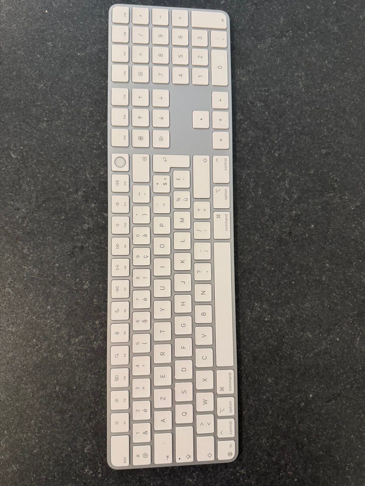 Apple magic keyboard met touchID, Computers en Software, Ophalen, Azerty, Zo goed als nieuw