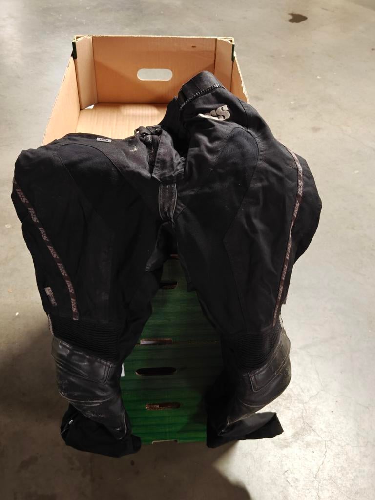 Motorbroek voor een vrouw met smalle maat, Motoren, Ophalen