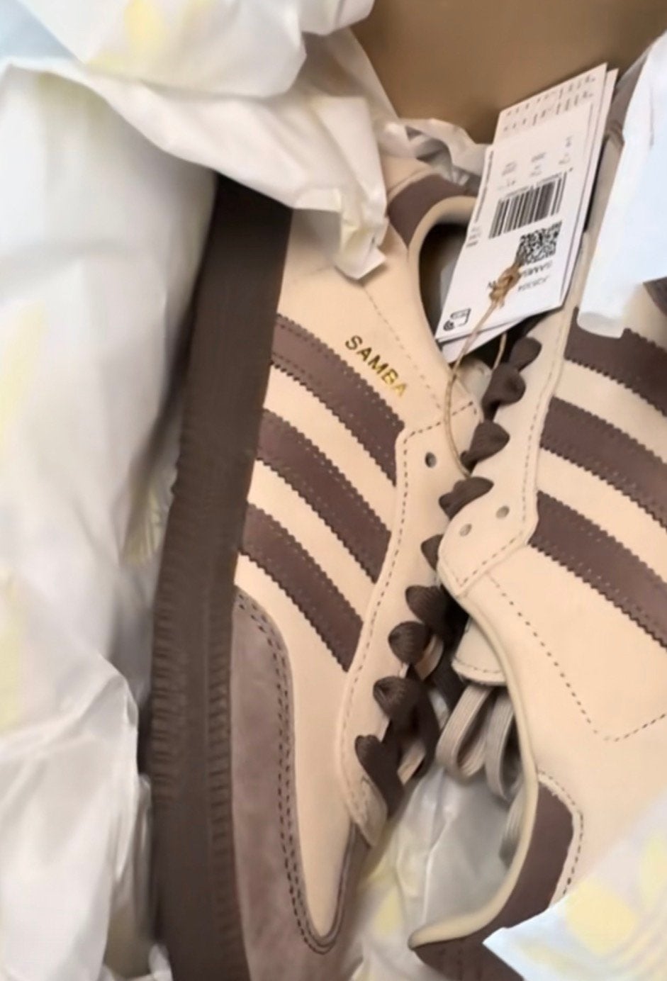 Brown and beige sambas, Ophalen, Gedragen, Bruin