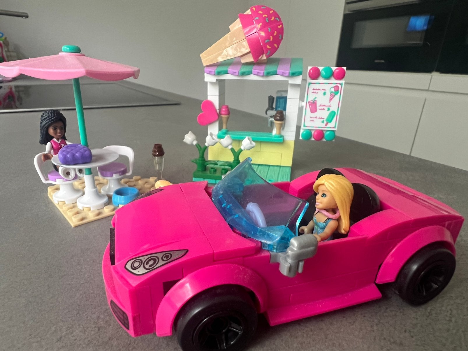 Barbie “lego” Mega Convertible & ice cream stand, Enlèvement, Comme neuf, Complet, Lego
