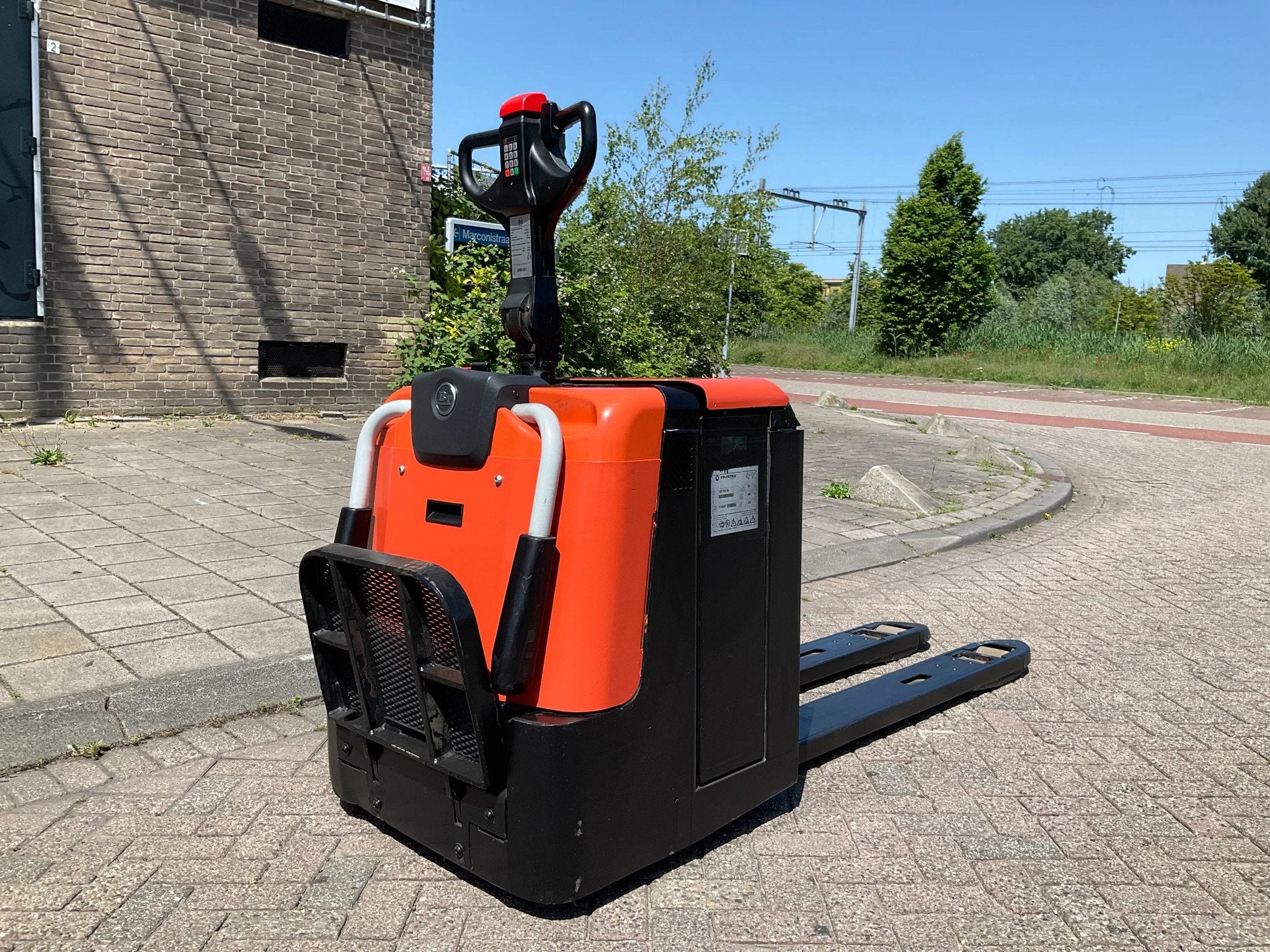 BT LPE240 2400KG 1.55METER PALLETWAGEN / HEFTRUCK (bj 2014), Zakelijke goederen, Machines en Bouw | Heftrucks en Intern transport