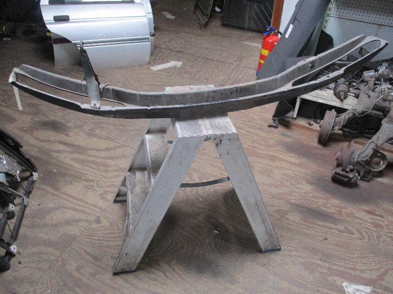 BUMPERBALK VOOR Opel Omega B Caravan (21 / 22 / 23), Gebruikt, Opel, Opel Automobile GmbH, Kontakt-opel@opel.com