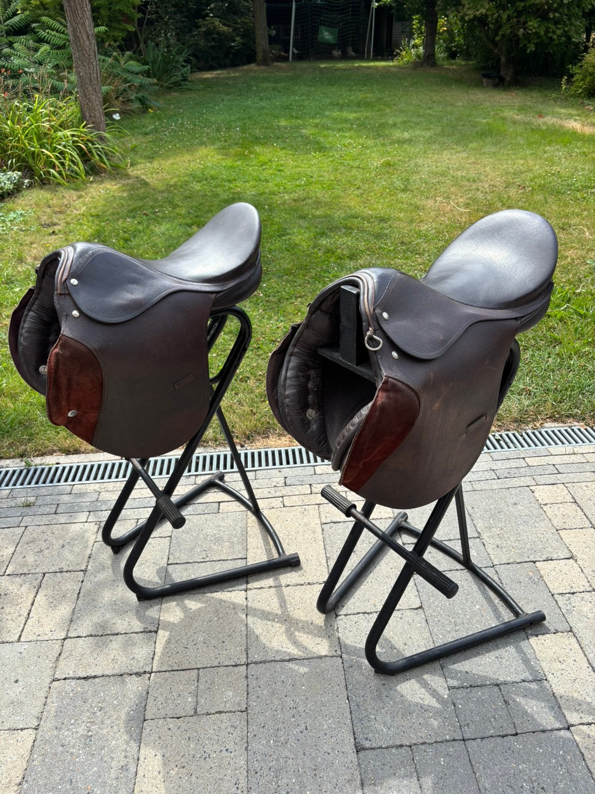 Tabouret en forme de selle de cheval, Enlèvement, Utilisé