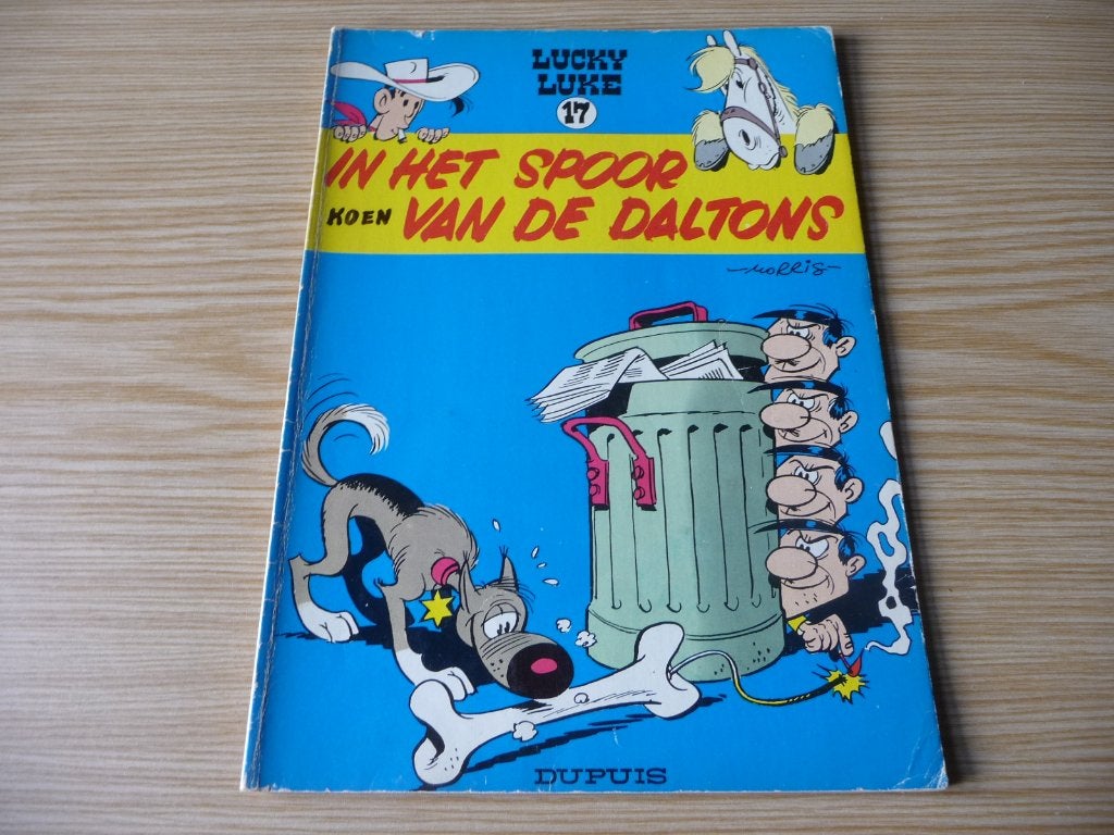 Lucky Luke 17. In het spoor van de Daltons 1977 €2, Eén stripboek, Ophalen of Verzenden, Zo goed als nieuw, Morris