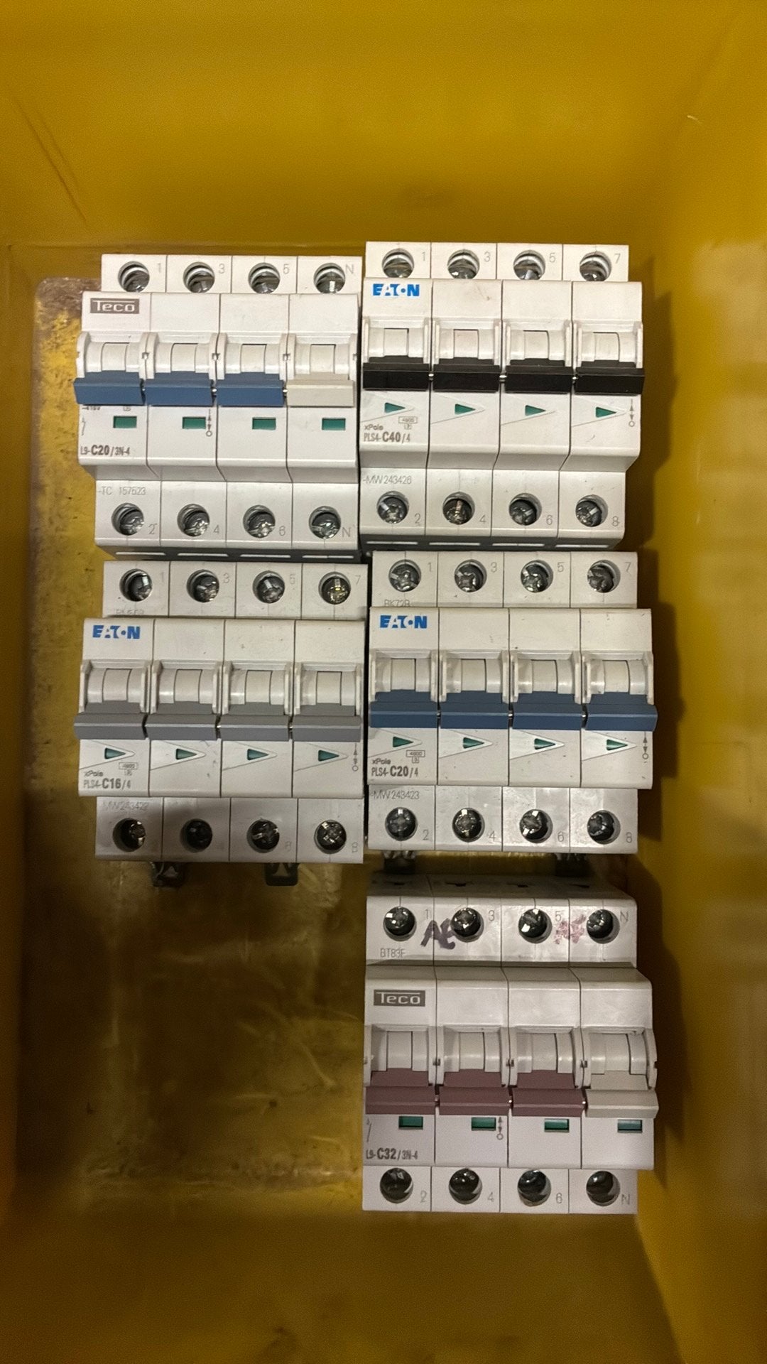 Lot Eaton/Teco 4P 16A 20A 32A 40A, Bricolage & Construction, Enlèvement ou Envoi, Utilisé, Eaton, Disjoncteur divisionnaire