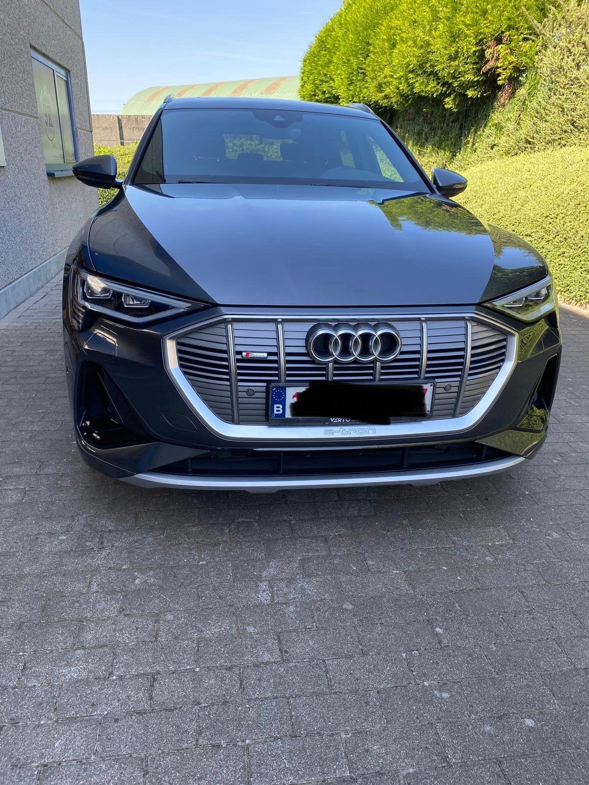 Audi e-tron te koop !, Auto's, Audi, Particulier, e-tron, 4x4, Elektrisch, SUV of Terreinwagen, 5 deurs, Automaat, Vierwielaandrijving