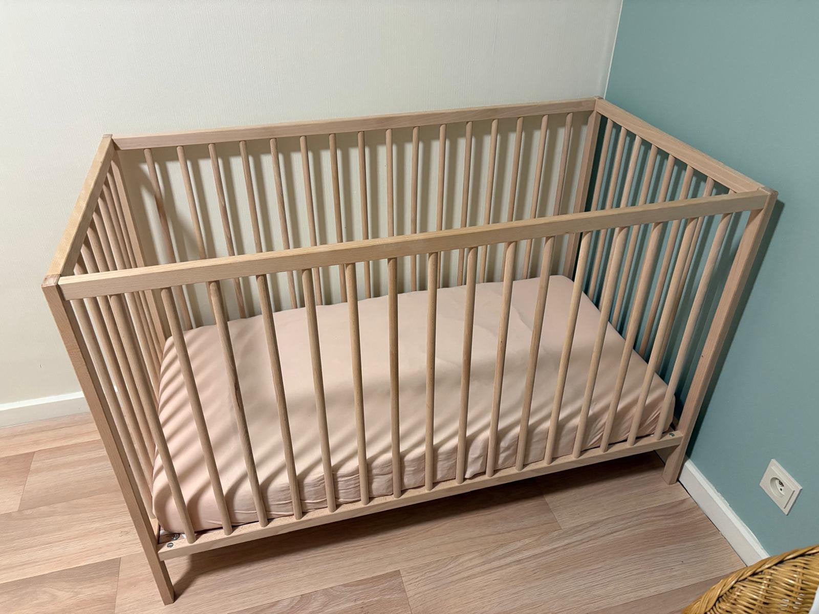 Lit bébé 120x70cm avec matelas, Enlèvement, Comme neuf