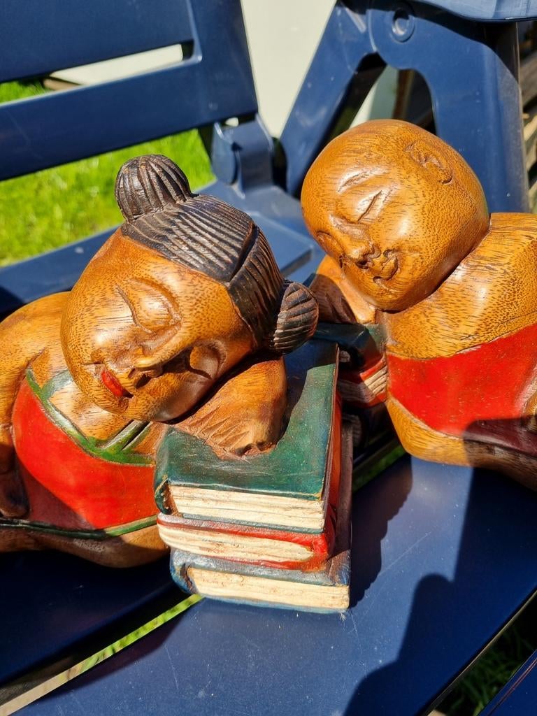 Jolie paire de serre livres en bois