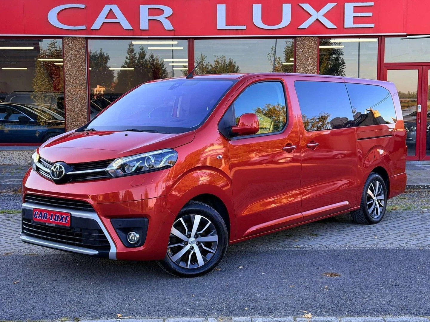 Toyota ProAce 2.0 D-4D L2 EXECUTIVE PANORAMIQUE 7 PLACES CUI, Auto's, 4 cilinders, ProAce, 7 zetels, Leder
