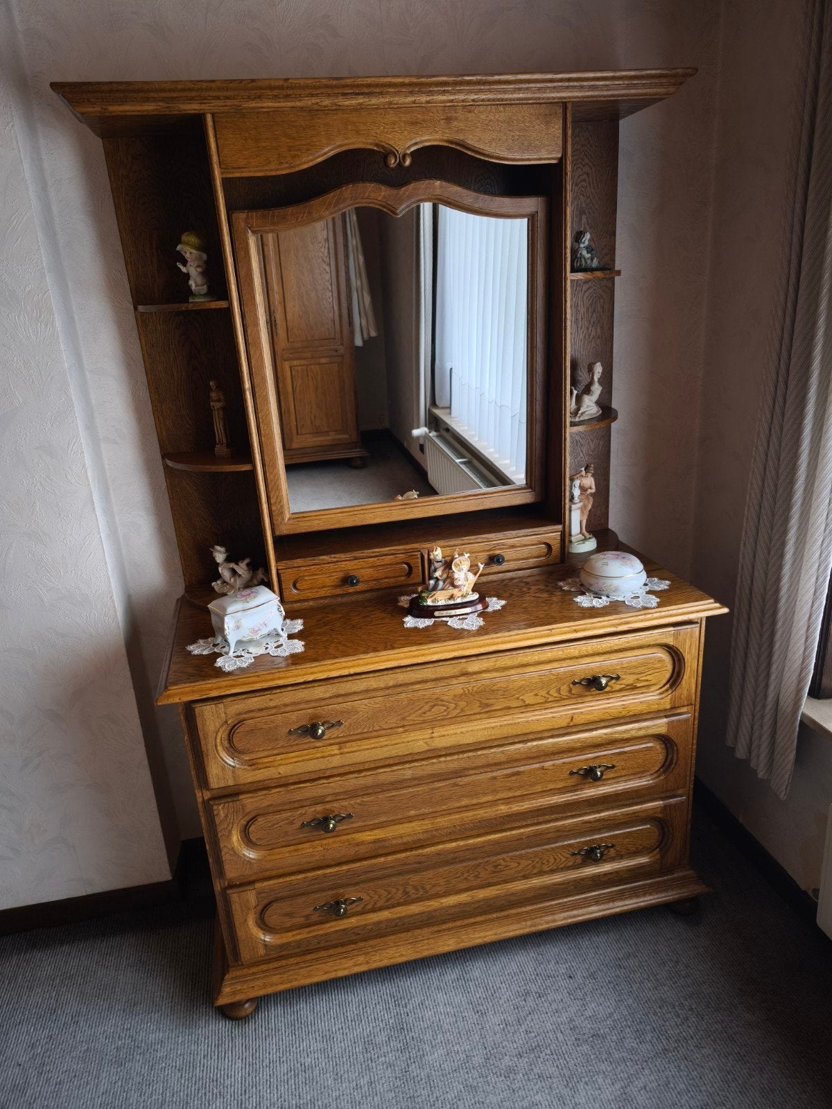 Commode met spiegel, Ophalen