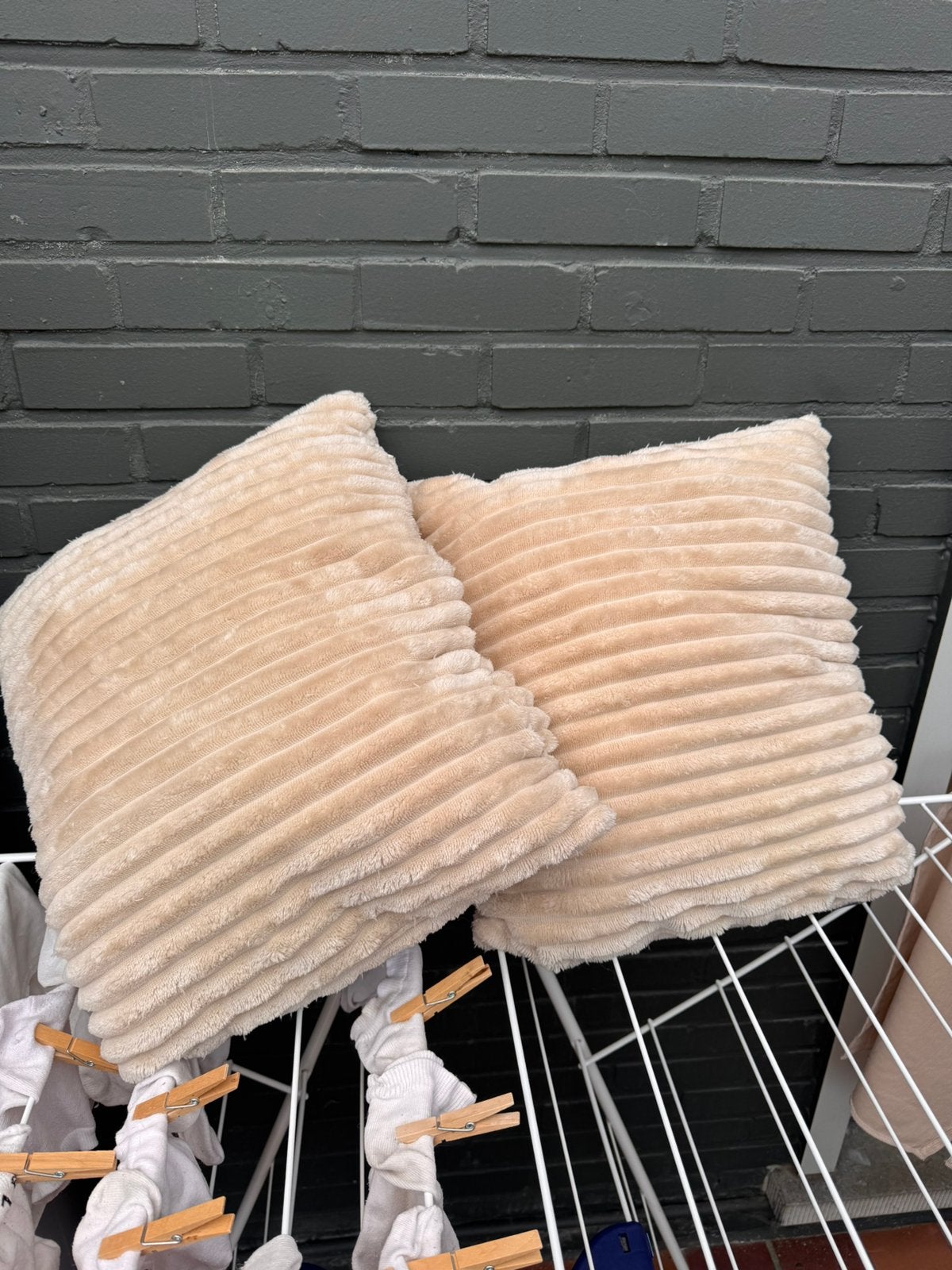 Sierkussens 2 stuks - beige, Huis en Inrichting, Woonaccessoires | Kussens, Ophalen, Beige, Vierkant, Zo goed als nieuw