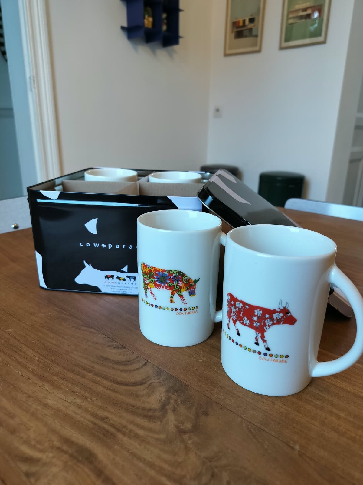 CowParade Set van 4 mokken met kleurrijke koeien, Ophalen of Verzenden, Zo goed als nieuw