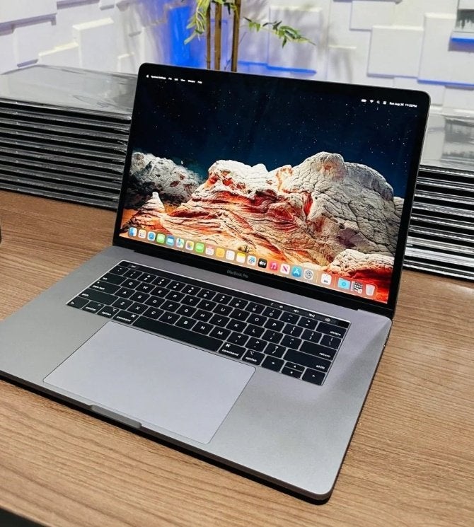 macbook pro i9 16 inch, Computers en Software, 1 TB of meer, 64 GB of meer, Gebruikt, 2 tot 3 Ghz