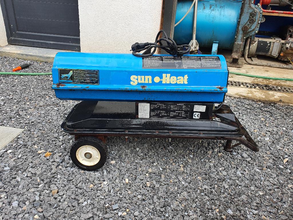 Sun Heat HETELUCHTKANON OP PETROLEUM/DIESEL MET, Doe-het-zelf en Bouw, Ophalen, Hoog rendement (Hr), Kachel, 150 cm of meer