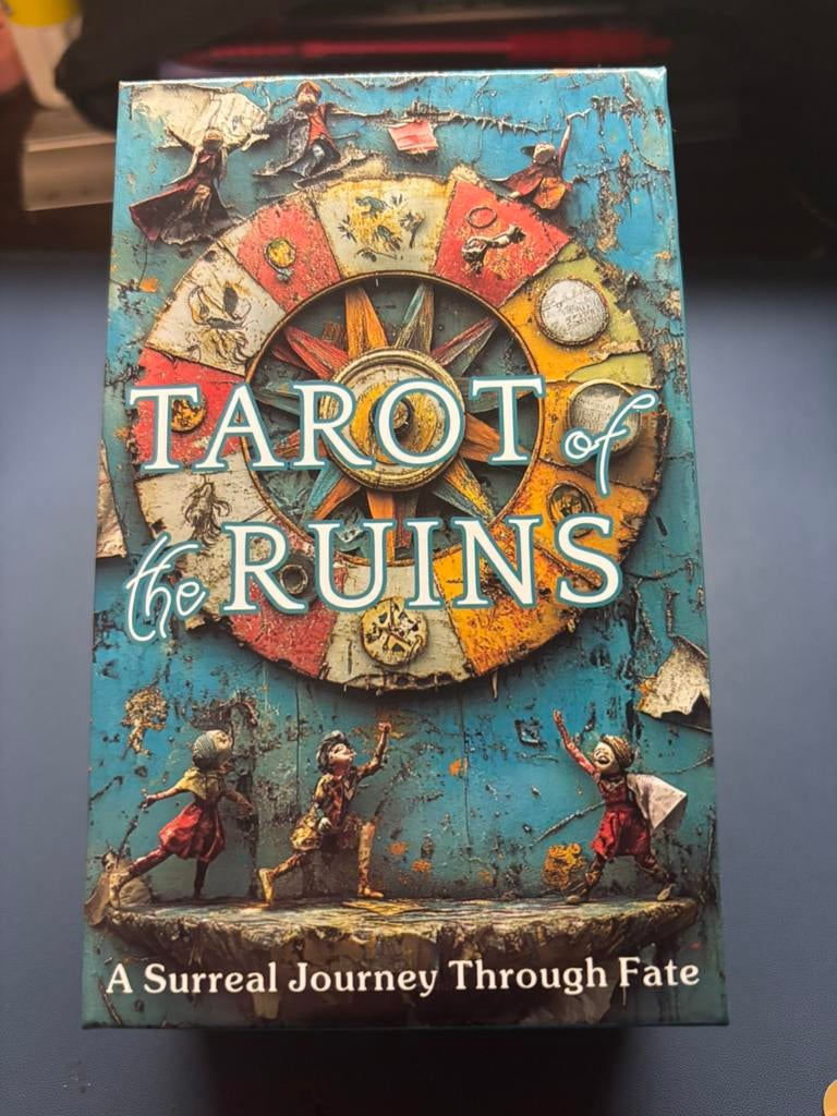 Nieuw tarot deck Tarot of the ruins met boekje, Enlèvement ou Envoi, Neuf, Tarot ou Tirage de Cartes, Autres types