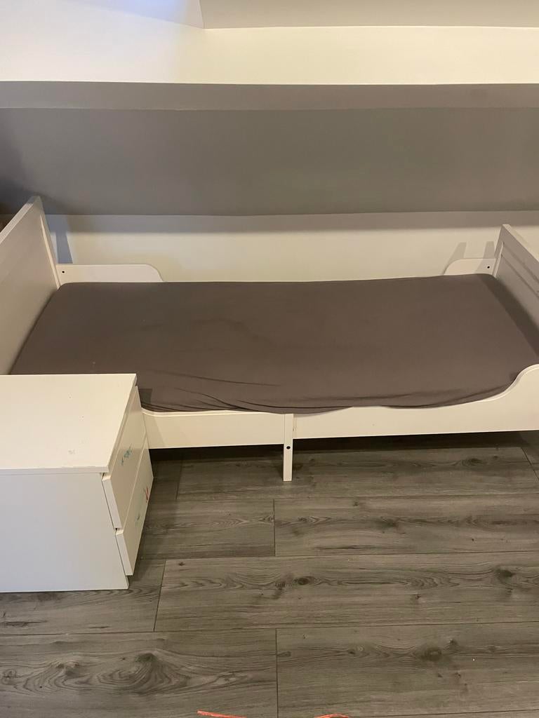 Bed 200*80, matras en kledingkast, Enlèvement ou Envoi, Comme neuf
