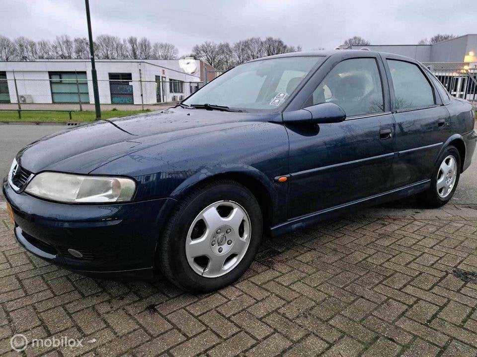 Opel Vectra 1.8-16V Sport Edition II, Voorwielaandrijving, 4 deurs, 4 cilinders, Blauw