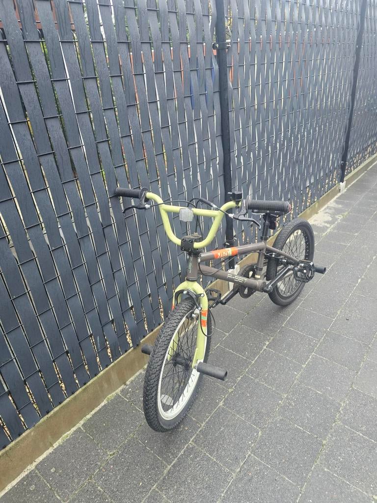 bmx fiets kind vanaf 8 jaar 20 inc
Paar keer gebroken nog pr, Ophalen
