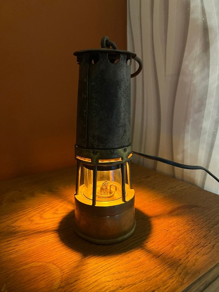 Mijnwerkerslamp met licht, Antiquités & Art, Enlèvement ou Envoi, Bronze
