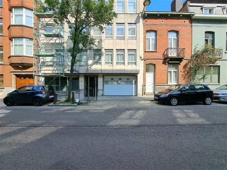 Garage à louer Forest (quartier Albert)