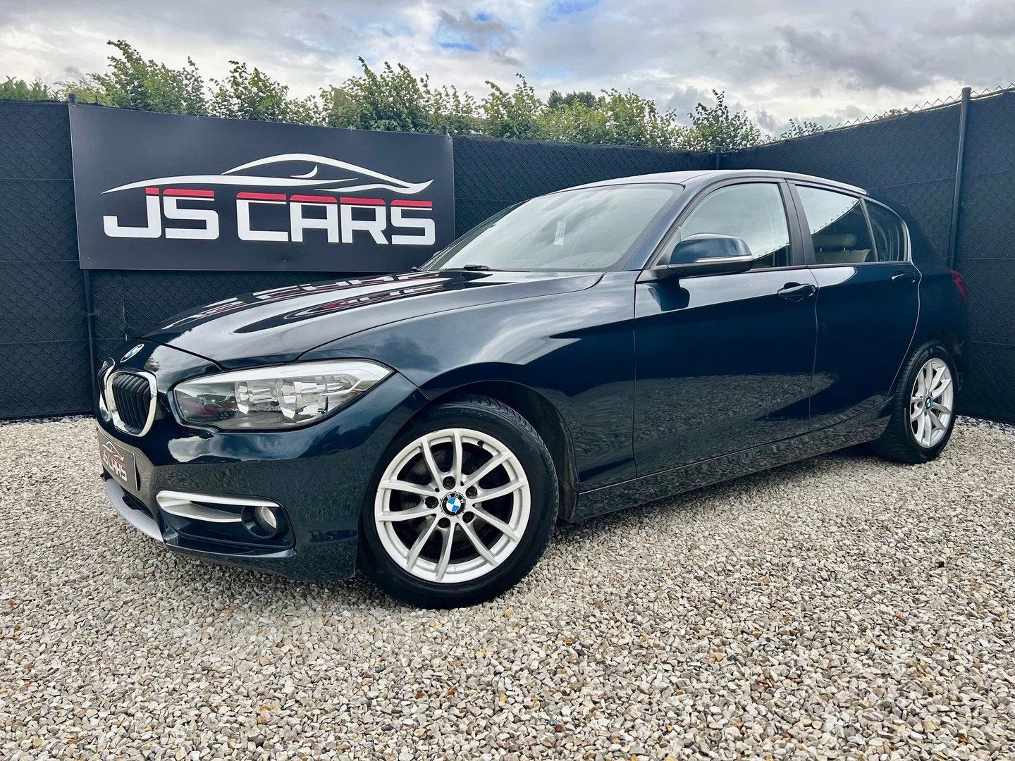 BMW 1 Serie 116 d*GPS*PDC*FRONT ASSIST*LED*SIEGES CHAUFFANTS, Autos, BMW, Cuir, Argent ou Gris, Achat, Entreprise